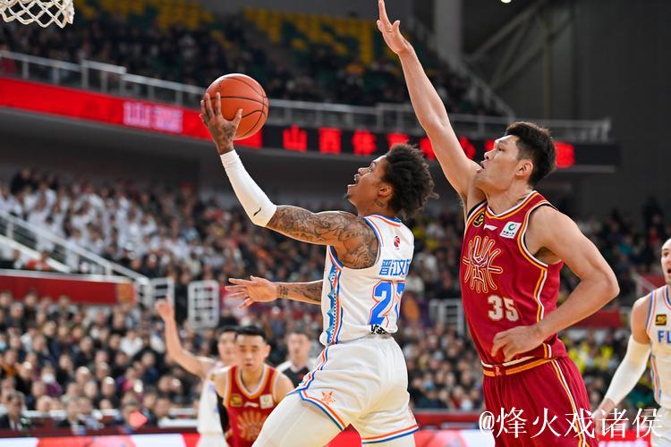 约瑟夫-杨全场出战13分钟,投篮10中6得到15分4篮板2助攻 约瑟夫-杨全场出战13分钟,投篮10中6得到15分4篮板2助攻